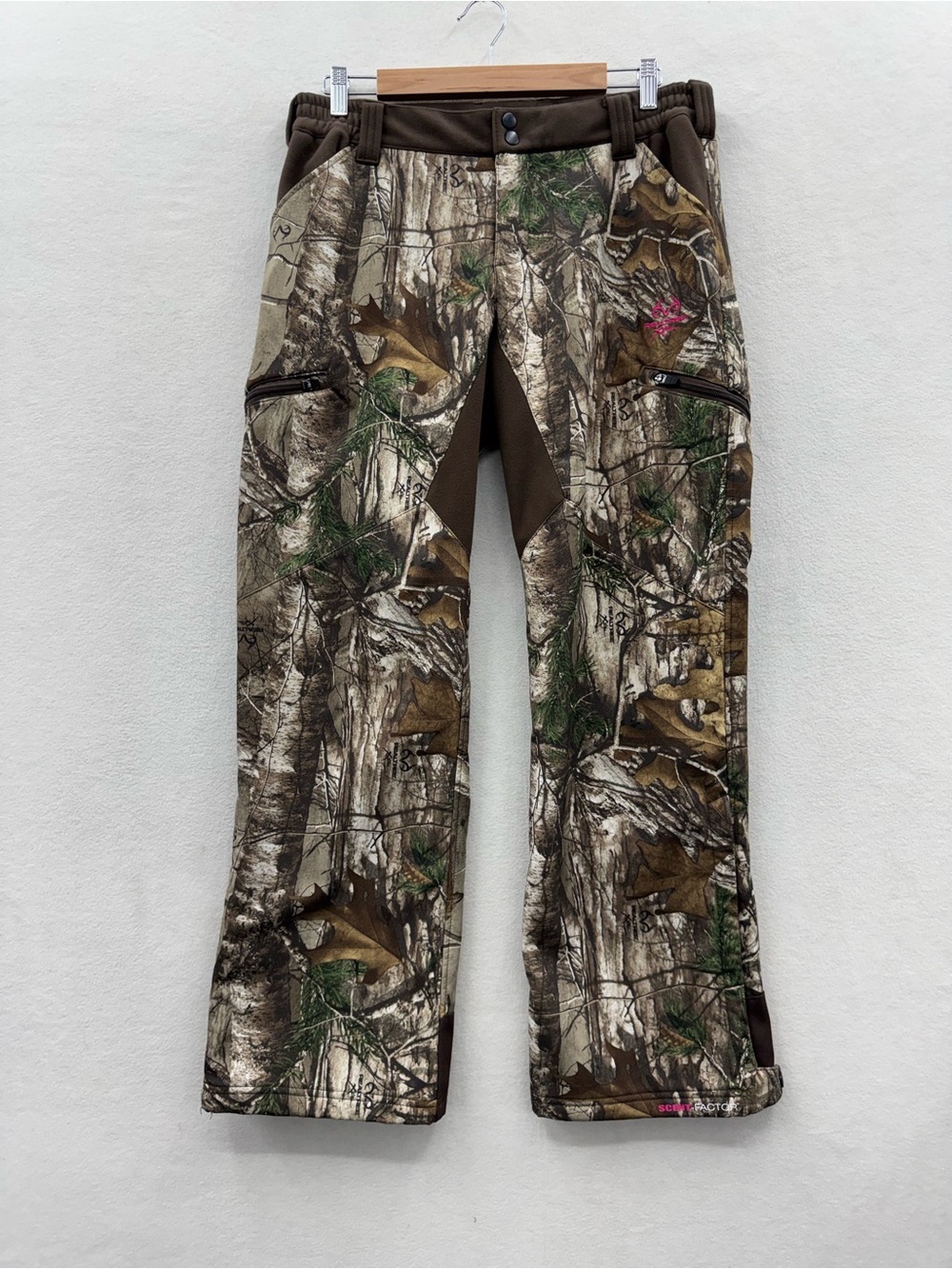 Realtree Women’s Medium Max-5 Camo Insulated Pants Scent Factor Brown Pink